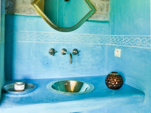 Moroccan atmosphere for the sink area Hammam